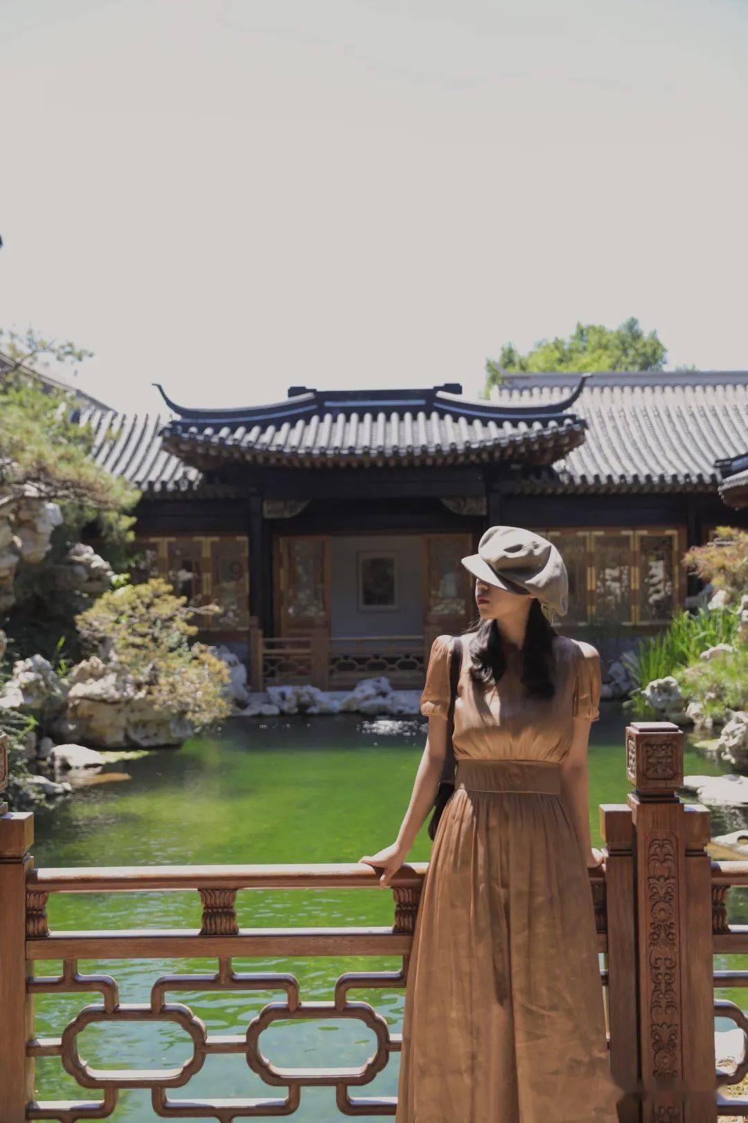 本人比较相信相学，那么我的手相如何，请各位家人们给予较全面位细致的分析分析，表示非常感谢！